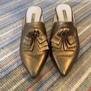 SZ 6 Louise et Cie Katerina Bow Adorned Gold Mules